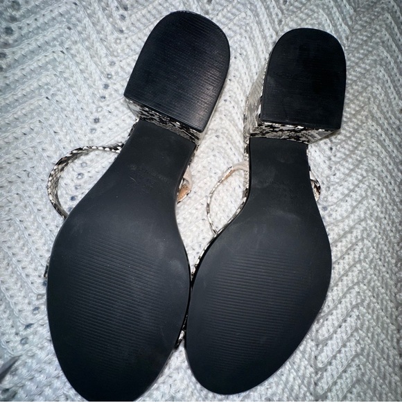 Amazon Essentials Women's Thin Two Strap Heeled Slide -9.5 never worn - Picture 3 of 5